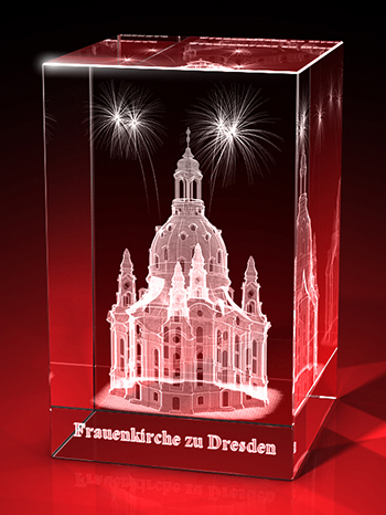 Souvenirs aus Glas : Frauenkirche Dresden mit Feuerwerk – GLASFOTO.COM